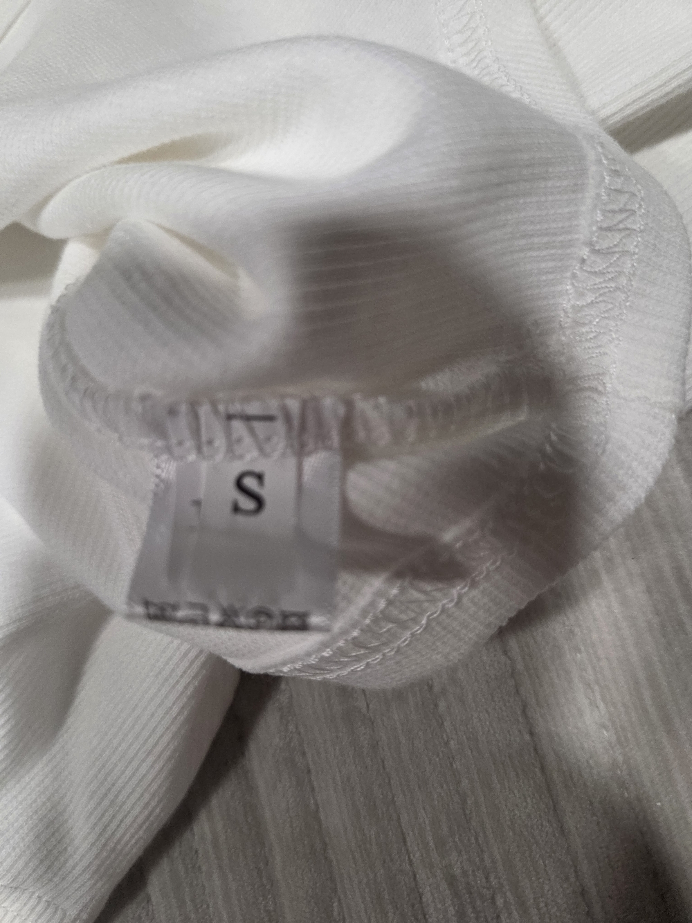 Amazon Cream Button-Front Ribbed Collared Top - Picture 5 of 6